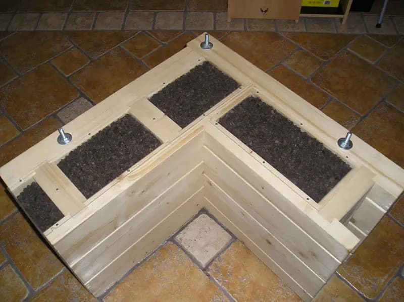 Zrubová obvodová stena s korkovou izoláciou